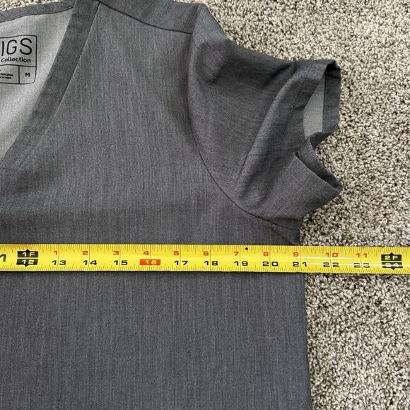 FIGS Accra Feather Fabric Trim Scrub Top W19SW1001 Graphite Women's Size Medium - Picture 9 of 10